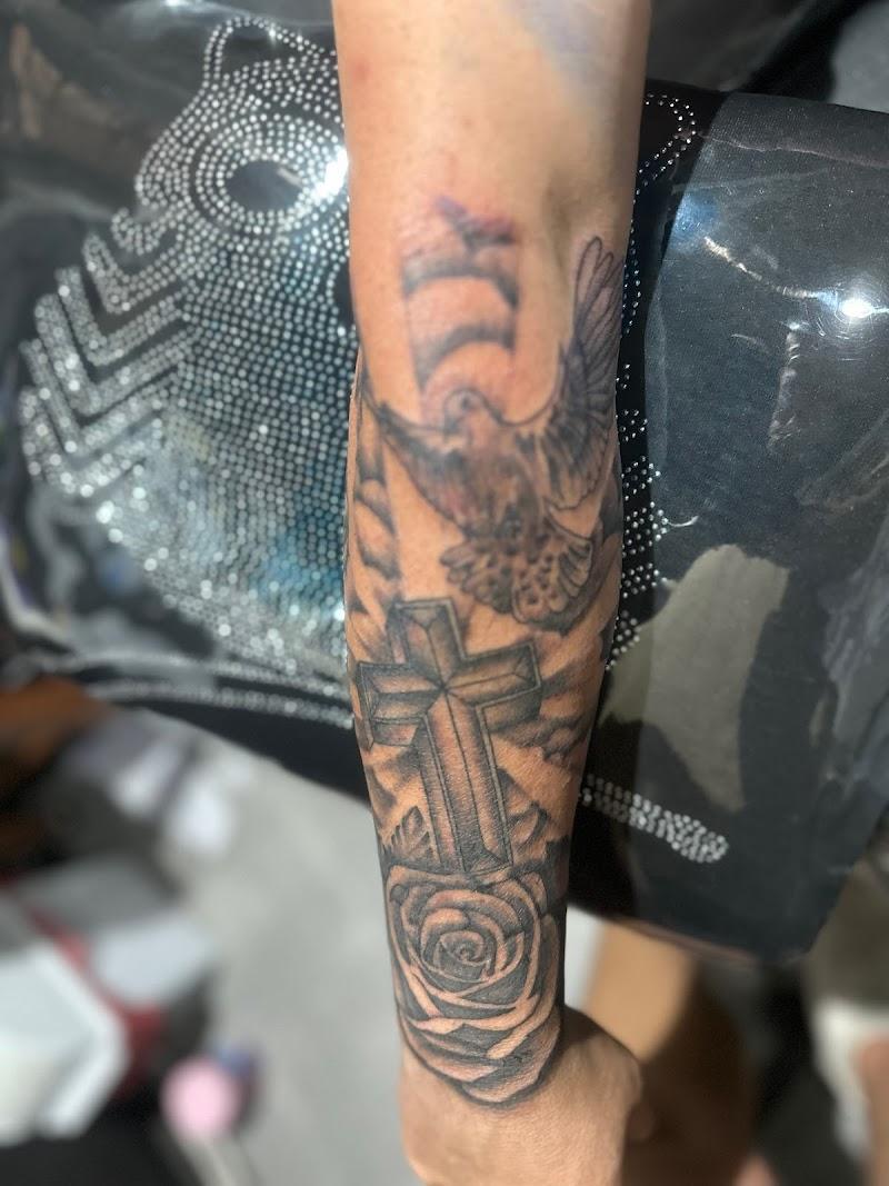 Salutas Ink Tattoos - Photo 2
